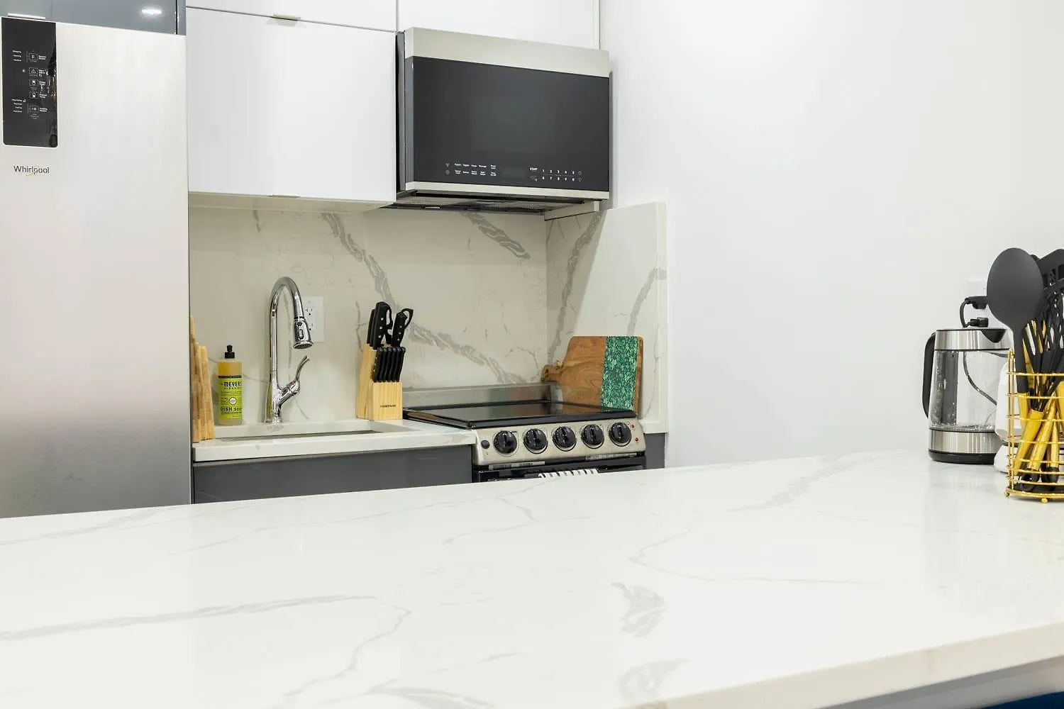 Apartment 1597-13 I Brand New Studio Prime Upper East W&D New York