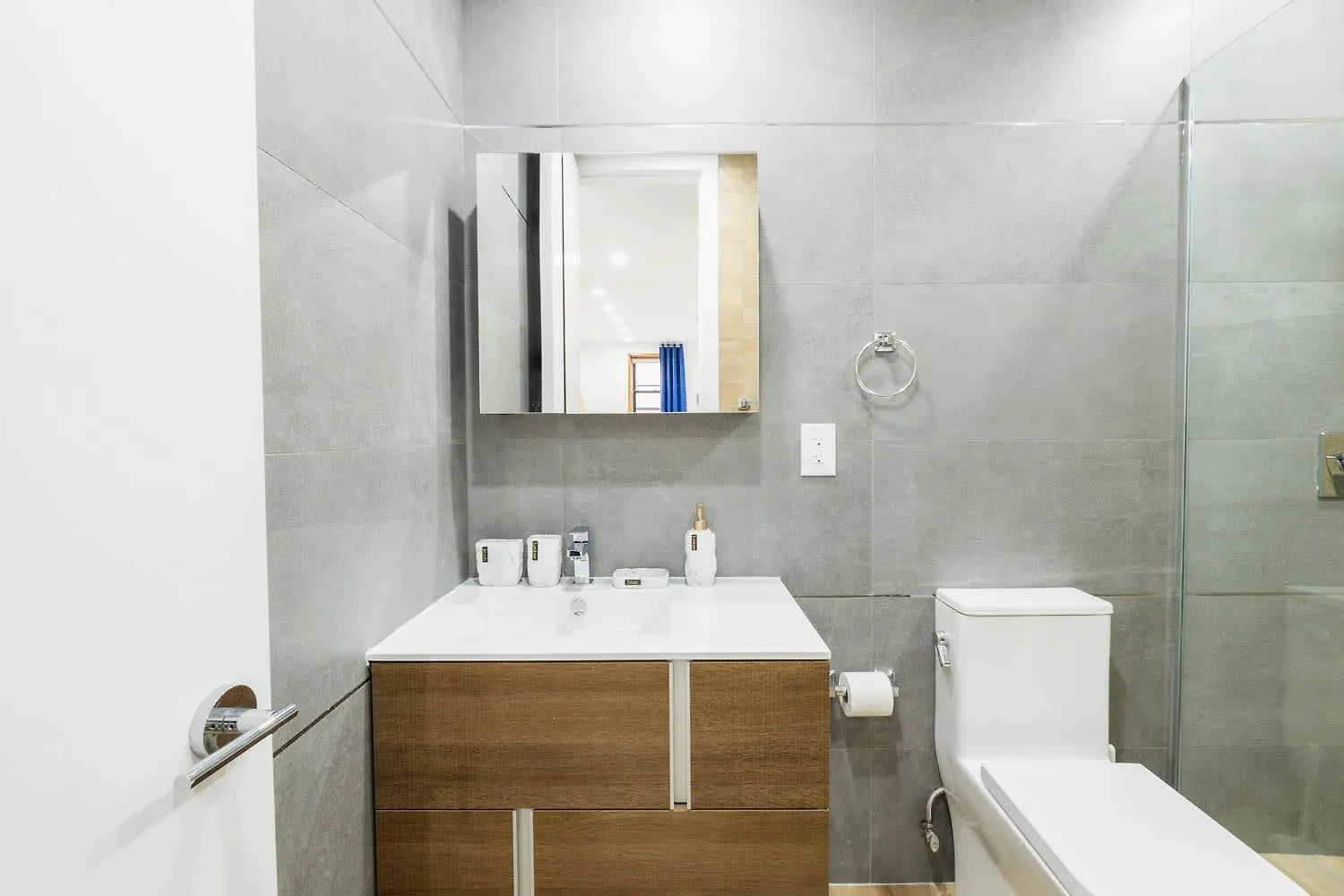 1597-13 I Brand New Studio Prime Upper East W&D New York Apartment