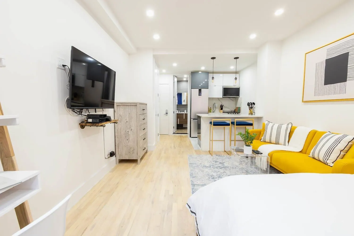 1597-13 I Brand New Studio Prime Upper East W&D New York
