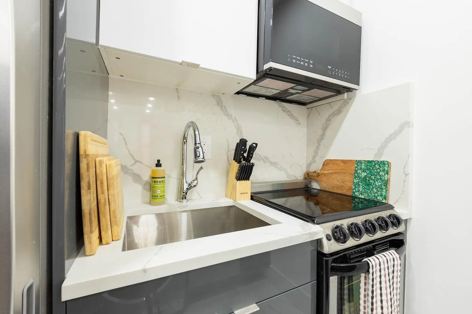 1597-13 I Brand New Studio Prime Upper East W&D New York